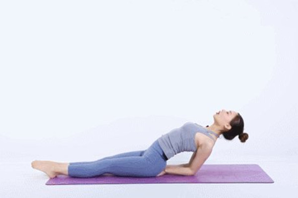 放松肩背的瑜伽动作,锻炼肩部的瑜伽动作