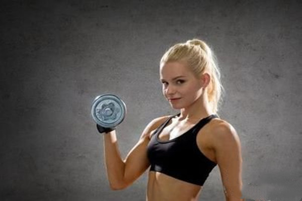 蝴蝶臂是什么原因造成的,蝴蝶臂是什么样的图片