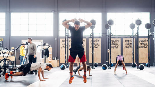 波比跳什么时候跳效果最好,经期可以做波比跳吗