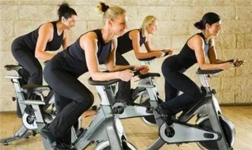 动感单车需要护膝和护腰吗,骑动感单车可以带束腰吗