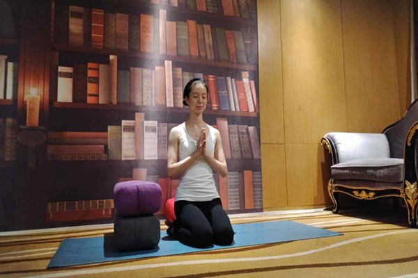 瑜伽金刚坐有什么好处,瑜伽金刚坐姿对身体的好处