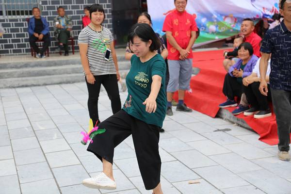 踢腿能瘦腿吗,踢毽子可以瘦腿吗?