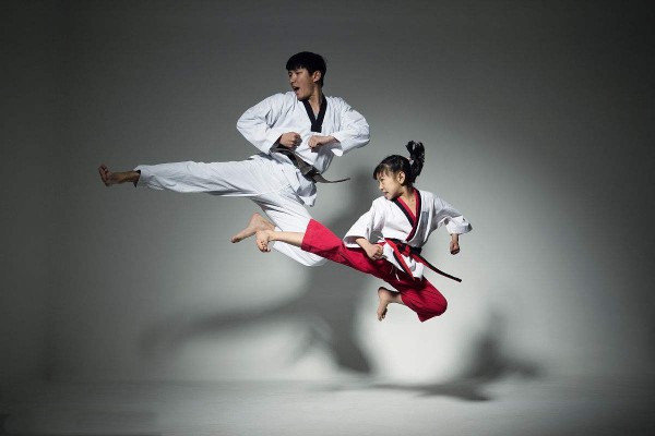 跆拳道为什么光脚训练,跆拳道要光脚吗