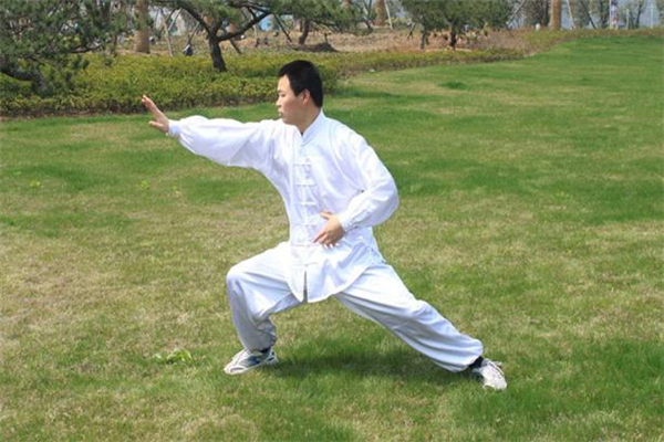 八段锦适合哪个年龄段的人练,哪些人不适合练八段锦