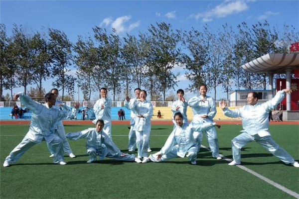 八段锦可以空腹练吗,早上起来空腹就练八段锦可以吗