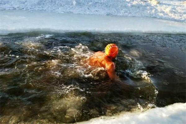 痛风能冬泳吗,痛风可以冬泳吗