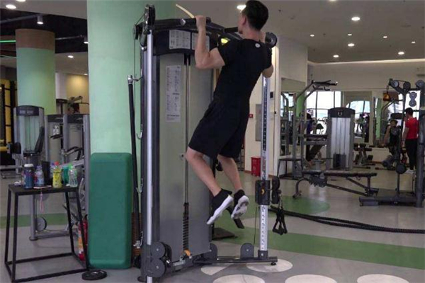 女生做引体向上手臂会粗吗,手臂长的人做引体向上