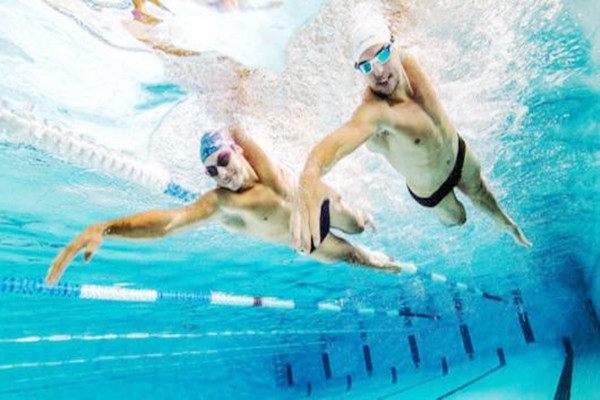 蛙泳速度快的方法,蛙泳怎么提高速度 蛙泳速度快的方法,蛙泳怎么提高速度