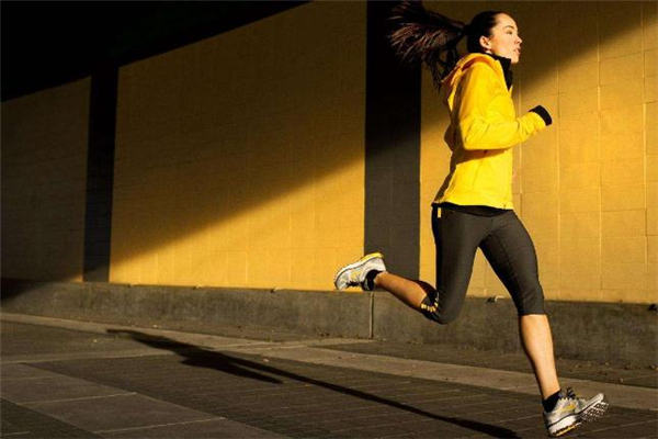 原地跑步伤膝盖吗,原地跑步伤膝盖吗 跑步怎么保护膝盖 原地跑步伤膝盖吗,原地跑步伤膝盖吗 跑步怎么保护膝盖