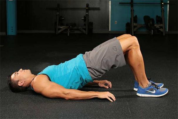 直腿臀桥怎么做? 直腿臀桥图解,臀桥的正确做法