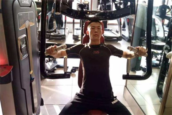 坐姿推胸怎么呼吸,坐姿推胸怎么练下胸 坐姿推胸怎么呼吸,坐姿推胸怎么练下胸