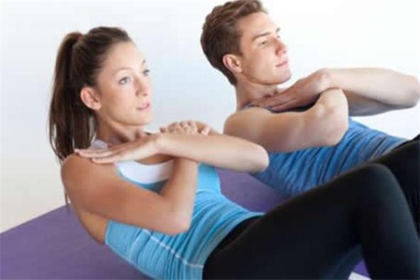 仰卧卷腹一天做多少,卷腹一天练多少次有效