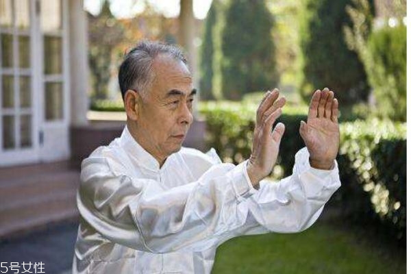 晨练有哪些好处,晨练的好处和坏处