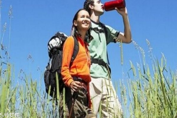 去爬山需要准备什么东西,去爬山需要准备些什么