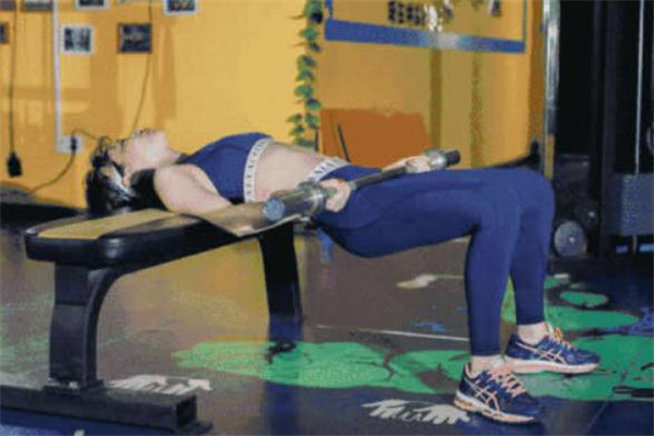 臀冲多少公斤合格 臀冲多少公斤合格