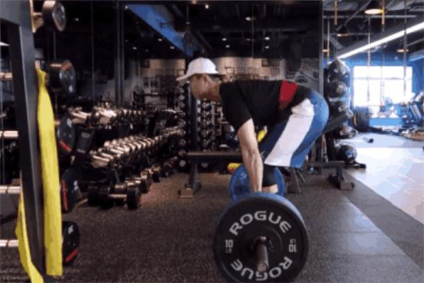 直腿硬拉动作要领和注意事项,直腿硬拉动作要领图解