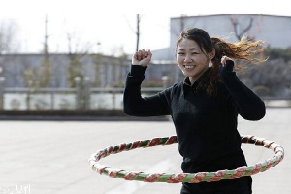 每天转呼啦圈多长时间能减肥效果,每天转多久的呼啦圈可以减肥