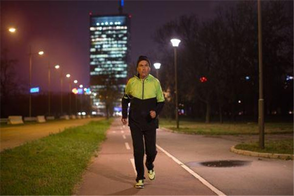 冬天夜跑最佳时间,什么季节适合夜跑