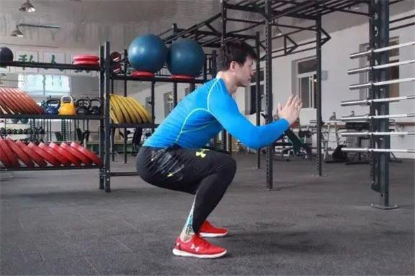 深蹲过后大腿疼怎么办,做完深蹲后大腿酸痛怎么快速缓解