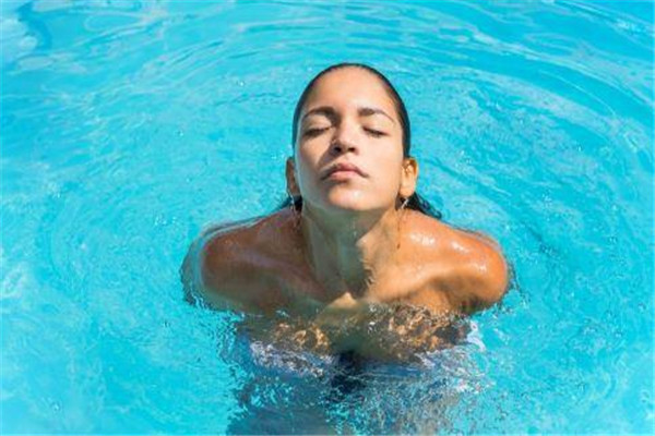 游泳能瘦手臂吗,游泳可以瘦身吗