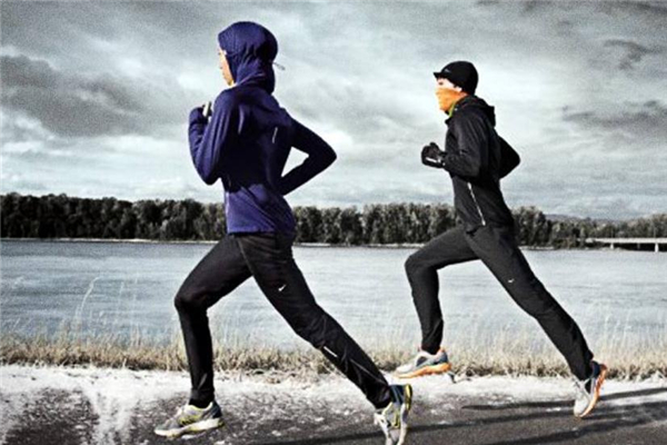 跑步运动早上好还是晚上好,夜跑和晨跑哪个更好
