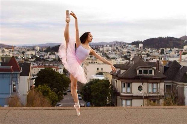 戴眼镜的芭蕾女孩,戴眼镜能跳舞吗