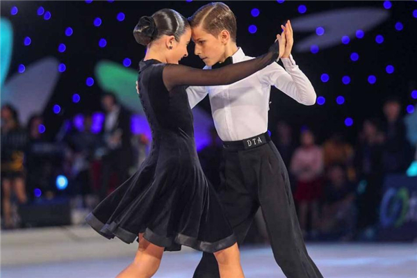 拉丁舞和肚皮舞的区别,肚皮舞和拉丁舞哪个好