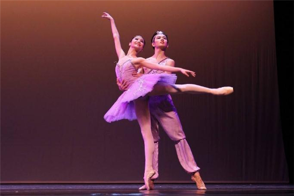 女孩几岁开始学芭蕾舞合适,女孩学芭蕾舞最佳年龄 女孩几岁开始学芭蕾舞合适,女孩学芭蕾舞最佳年龄