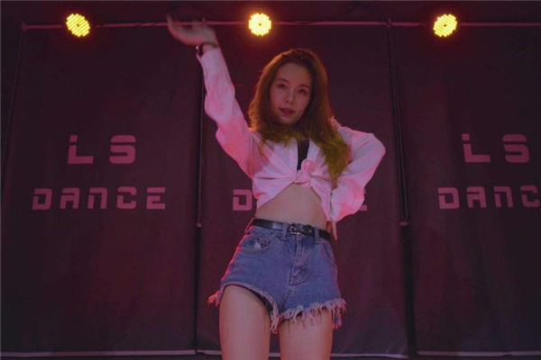 爵士是什么舞蹈,爵士舞自学能学会吗