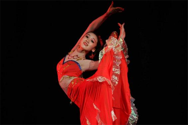 跳民族舞会影响身高吗,练民族舞影响身高吗