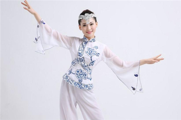 民族舞适合男生吗,适合男生跳的民族舞 民族舞适合男生吗,适合男生跳的民族舞