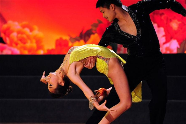 拉丁舞和肚皮舞哪个对身材好,拉丁舞和肚皮舞的区别 拉丁舞和肚皮舞哪个对身材好,拉丁舞和肚皮舞的区别