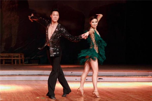 拉丁舞可以一个人跳吗,拉丁舞能一个人跳吗