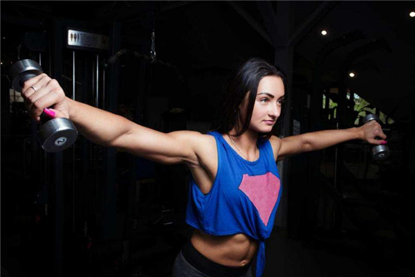 哑铃上斜飞鸟练哪,上斜哑铃飞鸟和平板哑铃飞鸟的区别