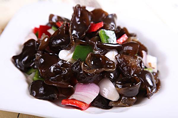 新鲜木耳到底能不能吃,鲜木耳为什么不能直接吃 新鲜木耳到底能不能吃,鲜木耳为什么不能直接吃