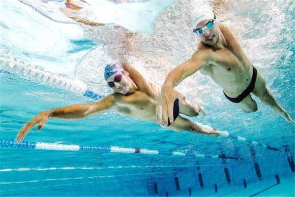 自由泳如何转身,如何学会自由泳的步骤