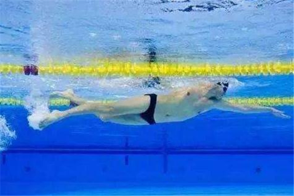 自由泳为什么那么累,自由泳为什么很累