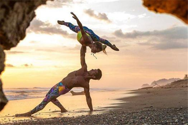 双人瑜伽体式图片大全,初级瑜伽108体式大全