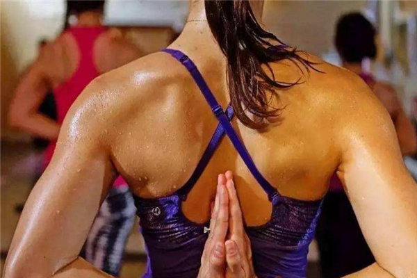 经期可以练高温瑜伽吗?,来大姨妈可以上高温瑜伽课吗?