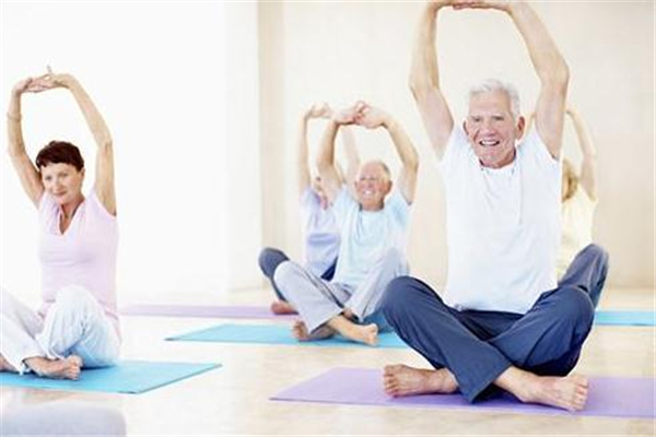 中老年人适合练瑜伽吗,适合中老年练的瑜伽