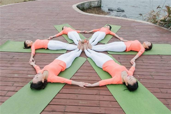哈达瑜伽和流瑜伽区别,流瑜伽和哈他瑜伽的区别,看完你就懂了