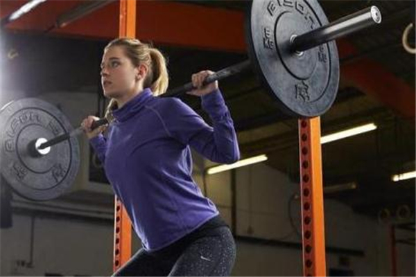 杠铃深蹲可以天天做吗,杠铃深蹲怎么练