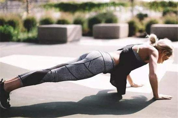 波比跳跳绳哪个更能减肥,波比跳和跳绳哪个减脂效果最好