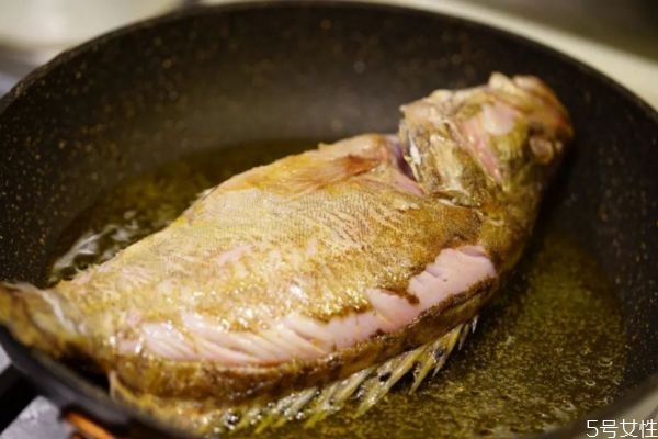 鳜鱼怎么吃最好?,鳜鱼喜欢吃什么东西 鳜鱼怎么吃最好?,鳜鱼喜欢吃什么东西