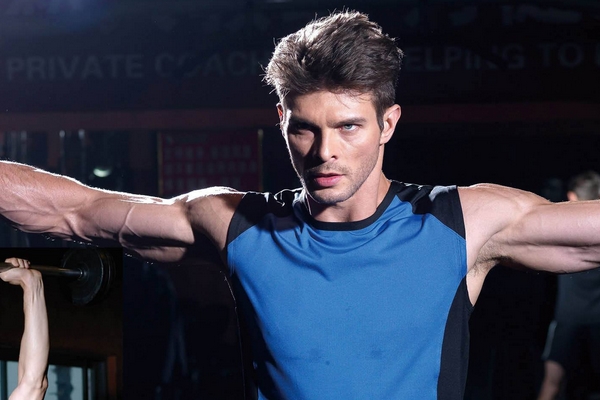 平板支撑是什么运动怎么做,平板支撑1分钟消耗热量