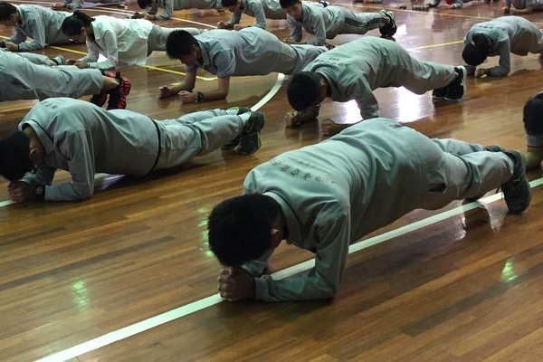 平板支撑瘦肚子么,平板支撑可以瘦腿吗