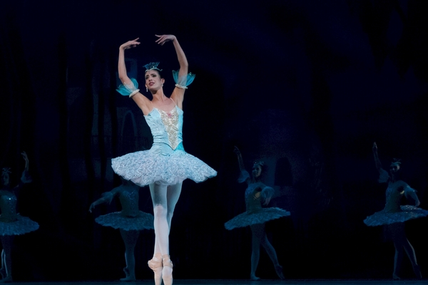 使劲伸腿有利于长高吗,高抬腿可以长高吗