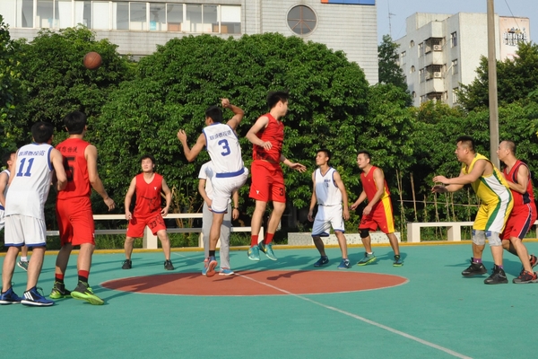 篮球热身运动,打篮球是剧烈运动吗?