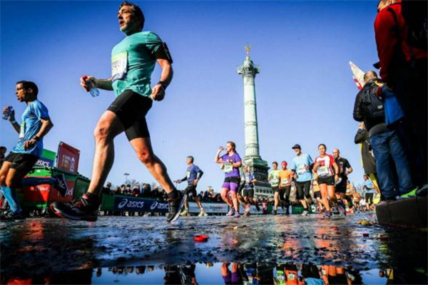 跑马拉松需要补充什么能量,跑马拉松吃什么补充能量