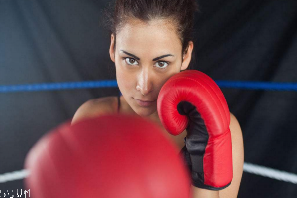 练搏击能减肥吗,有个人想通过练拳击来减肥 练搏击能减肥吗,有个人想通过练拳击来减肥